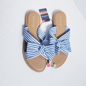 NWT WEST LOOP SANDALS WITH BLUE AND WHITE STRIPED BOW SIZE SMALL 5/6